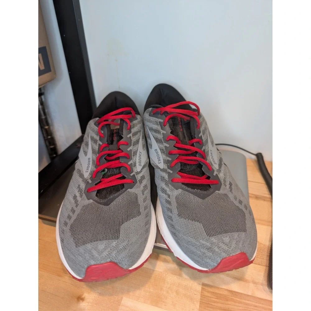 Brooks Launch 6 Mens Running Shoes Grey‎ Black Red 1102971D071 Size 12.5 Rack